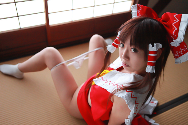 [Cosplay] Reimu Hakurei with dildo and toys - Touhou Project Cosplay